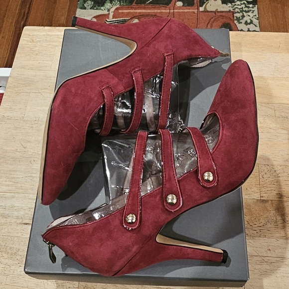 Vince Camuto Women's Burgundy Heels - Picture 5 of 7